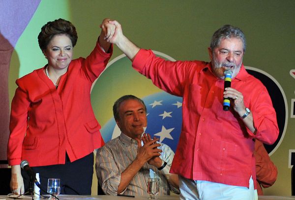 1024px-Dilma_Lula_Temer_Convenção_PT